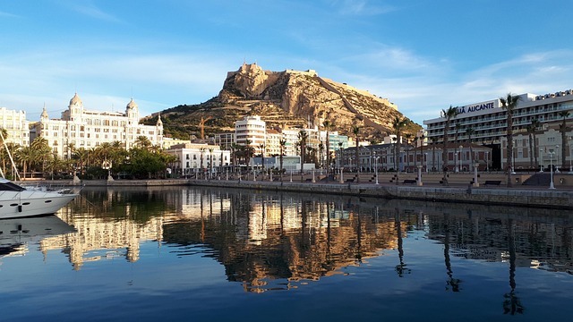 ciudad de Alicante, en la Comunidad Valenciana, en la Costa Blanca, Mar Mediterráneo, España